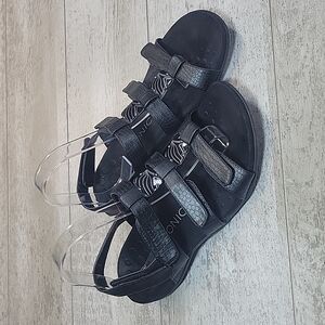 Black Vionic Strappy Sandals Women’s size 8